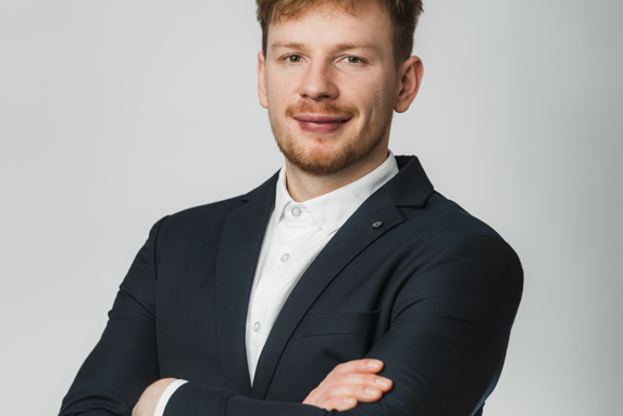Pavol Balák: Baví ma práca s ľuďmi. Napriek tomu, že som introvert, pri klientoch sa tak necítim